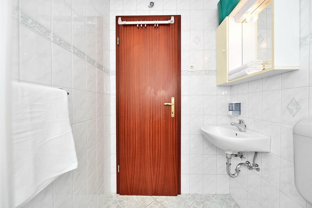 Apartments Mirabella 奥米什 外观 照片