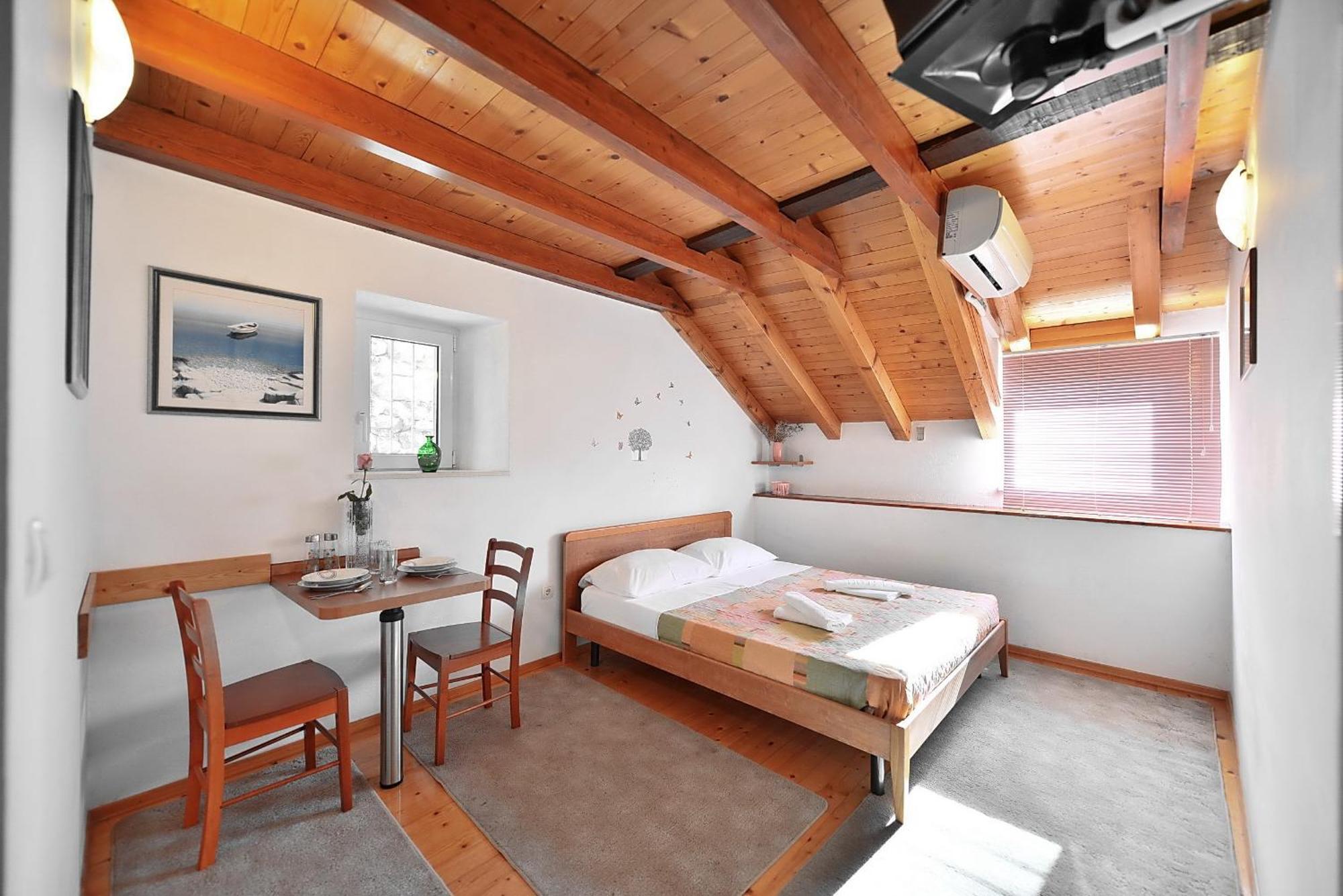 Apartments Mirabella 奥米什 外观 照片