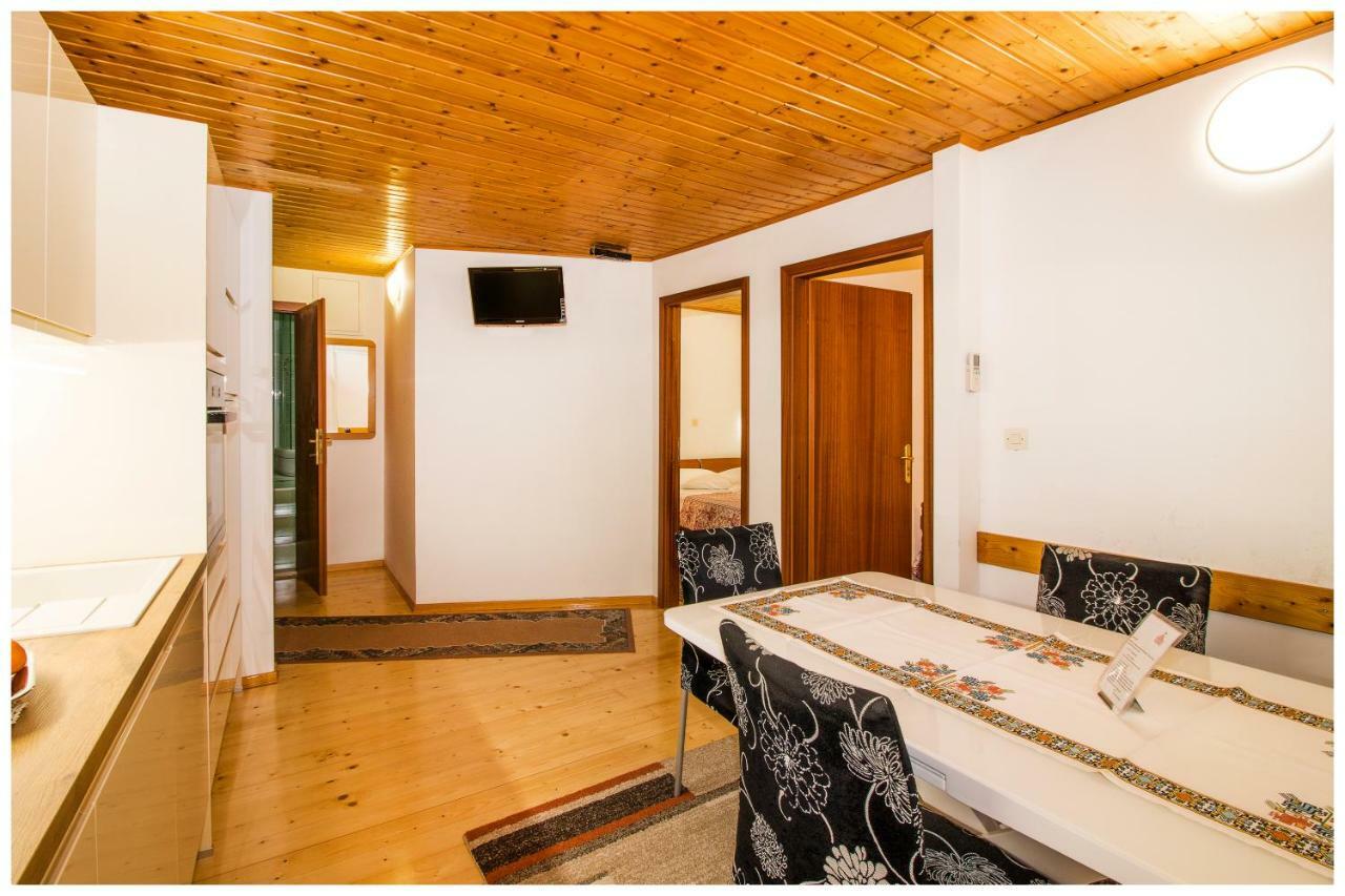 Apartments Mirabella 奥米什 外观 照片