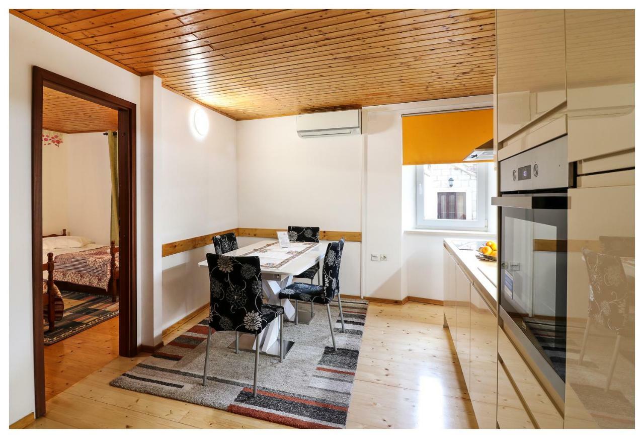 Apartments Mirabella 奥米什 外观 照片